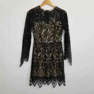 Nuevo con etiquetas Mini Vestido Love Fire Encaje Negro Talla Mediana Foto 1 de 4