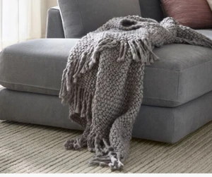 West Elm Throw 50x60"" gris liso tejido de cesta flecos a cuadros algodón acrílico agotado - Imagen 1 de 10