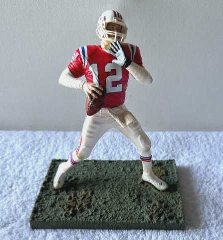 McFarlane Quarterback 3 Pack Tom Brady Figure ONLY ‘08 Patriots Throwback Jersey Cover
