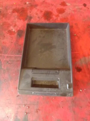 Черный пластиковый внутренний лоток для деталей коробки 11–13 Volkswagen Jetta SE 9918009842 - Изображение 1 из 4