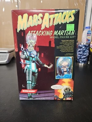 Vintage Screamin’ Mars Attacks Attacking Martian Model Complete Topps RARE  - Image 1 of 4