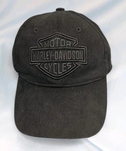 Cappello Berretto Harley Davidson Nero su Nero Logo Ricamato Cinghia Regolabile Schienale ๐ - Foto 1 di 7