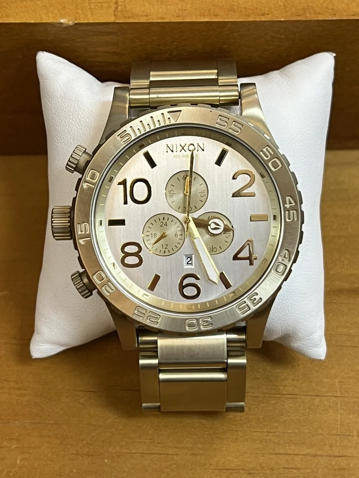 Reloj Nixon Cronógrafo Tono Dorado Hombre Cara Grande Zurdo Foto 1 de 4