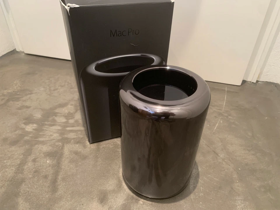 Apple Mac Pro Late 2013 Xeon E5 3,7Ghz 32GB RAM 256GB SSD 2x D300 FirePro - Bild 1 von 3