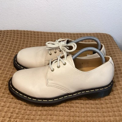 Zapatos Oxford Dr. Martens para mujer talla 9 AirWare con cordones de cuero Virginia 24256 beige Foto 1 de 4