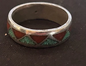 Plata nativa americana e incrustaciones de coral/turquesa triturado. - Imagen 1 de 2