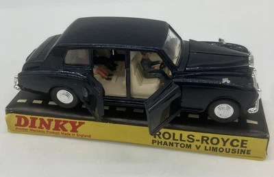 Dinky Toys #152 Rolls Royce Phantom V Limousine Dark Blue With Case / Passengers - Image 1 of 4