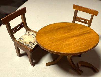 Mesa de comedor y 2 sillas Shakman Japón vintage para casa de muñecas Foto 1 de 4