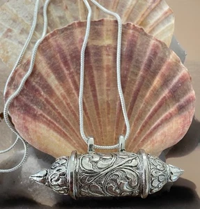 Vintage stye prayer Locket Pendant Necklace- 925 Sterling Silver Plated- New - Picture 1 of 5