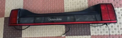 Lámpara trasera Oldsmobile Cutlass Calais usada montaje completo 1989-1991  Foto 1 de 4