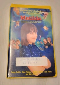 Matilda (1996) VHS - Yellow Clamshell - Danny Devito/ Rhea Perlman/ Mara Wilson - Picture 1 of 7