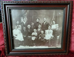 Fotografia Di Famiglia Vintage Vetro Corniciato Foto Frontale Plastica Ornato Legno Finto Letto - Foto 1 di 14