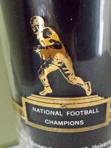 SPORT KINGS NATIONAL FUSSBALL CHAMPIONS GLAS * 12 OZ. * GOLD GETRIMMT * COLLEGE - Bild 1 von 6