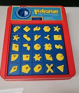 Perfection 2008 Milton Bradley Spiel der Perfektion ohne Box Spiel und Figuren! - Bild 1 von 10
