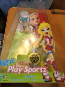 Neu im Karton. Bratz Play Sportz Fußball Cloe Puppenregal 7 - Bild 1 von 6