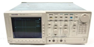 Tektronix TDS 820 6GHz Two Channel Digital Oscilloscope - Picture 1 of 4