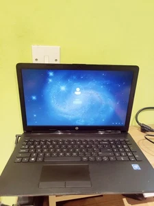 HP Laptop 15 - da0xxx W11 8GB RAM 256GB SSD z ładowarką Windows 11 - Zdjęcie 1 z 8