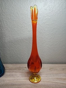 Vintage Orange VIKING GLASS Swung Vase Amberina Persimmon 17" MCM Petal Footed - Picture 1 of 23