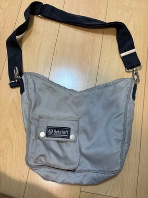 Bolso Bandolera de Hombro Belstaff en Gris USADO Buen Estado de Japón Foto 1 de 3