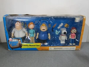 Family Guy set in scatola action figure Mezco - STEWIE MANCANTE! - Foto 1 di 6