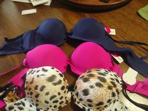 SET BESTEHEND AUS 3 EMILY JOHMSONN PUSH-UP-BHS NEU NEU MIT ETIKETT 40 C ROSA LEOPARD BLAU DESSOUS - Bild 1 von 9