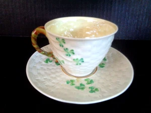 BELLEEK Trifoglio INCREDIBILE TAZZA E PIATTINO LUSTRWARE Green Mark IRLANDA - Foto 1 di 19
