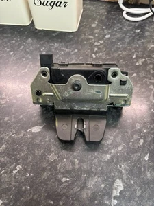 VAUXHALL ASTRA H Mk5 05-10 BOOT TAILGATE RELEASE LATCH LOCK 13117285 ZDD10 - Picture 1 of 6