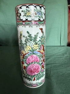 Antique 19th c. Chinese Famille Rose Medallion Porcelain brush pot Vase 9” high - Picture 1 of 8