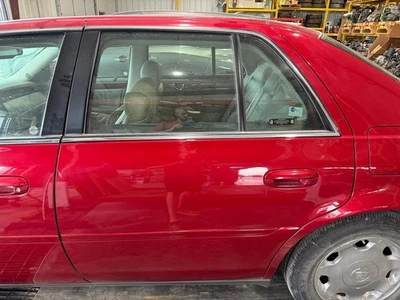 Conjunto de puerta trasera izquierda Cadillac Deville 2000-2005 Crimson Pearl 91549 Foto 1 de 4