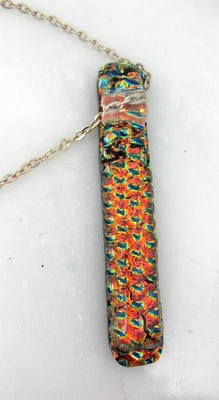 Collar colgante de vidrio artístico dicroico palo 2,5 pulgadas de largo joyería artesanal Foto 1 de 4