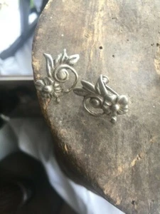 Vintage Art Deco Sterling Flower Leaves Screw Back Earrings Pretty! - Picture 1 of 6