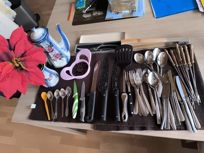 50  teilige Konvolut Küchen Helfer Messer Gabel und andre Gebrauchte Zustand ++ - Bild 1 von 4