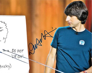 GFA Stand-up Comedian * DEMETRI MARTIN * Signed 8x10 Photo D4 COA - Photo 1 sur 1