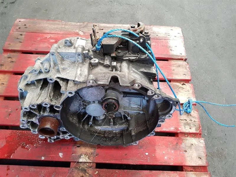 2002-2014 MK1 VOLVO XC90 GEARBOX 2.4 DIESEL D5244T4 6 SPEED MANUAL 566R7002CF  - Image 1 of 4