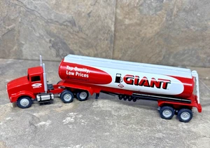 Winross Truck Giant Grocery Store Fuel/Gasoline Tanker USA PA with Original Box - Picture 1 of 15