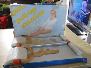 (2) 1980er Klimmzug-Trainer Training Federwiderstand Rudern Bauch Toner mit Box - Bild 1 von 12