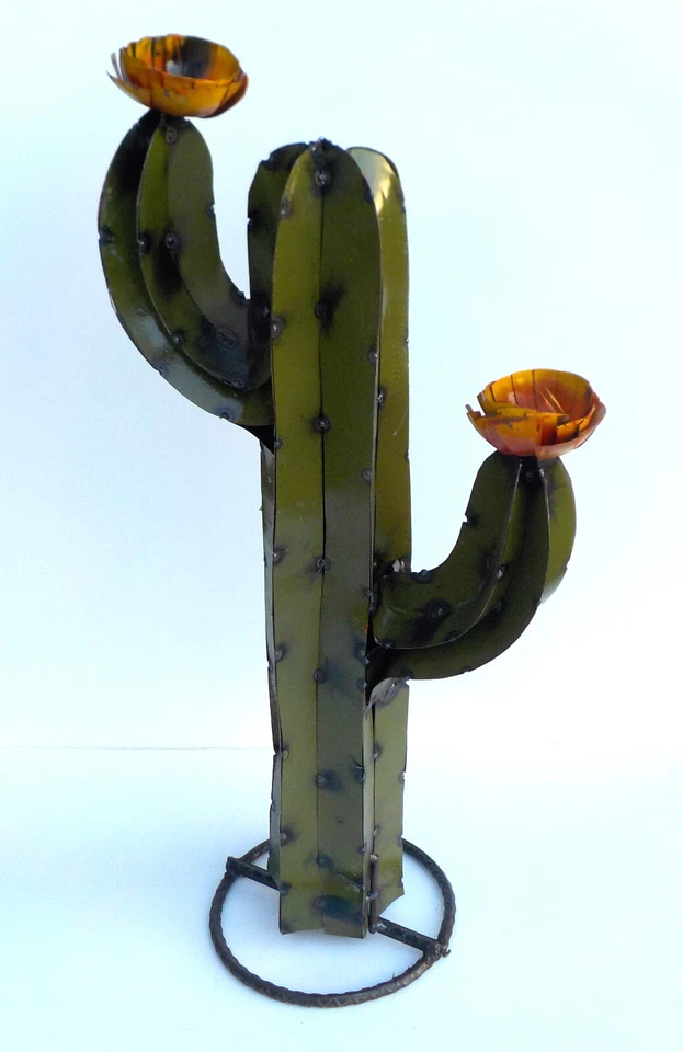 ARTE DE PATIO DE METAL 25" ESCULTURA DE CACTUS SAGUARO VERDE OLIVA CON FLORES AMARILLAS Foto 1 de 4