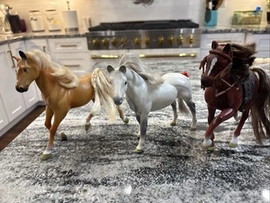 CC Empire Industries Vintage  Plastic Horses 1995 & 1996 -Lot 3 - Picture 1 of 20