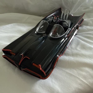 Hot Wheels BATMAN 1966 Classic Tv 1:18 Series Batmobile DC Comics Die Cast - Picture 1 of 6