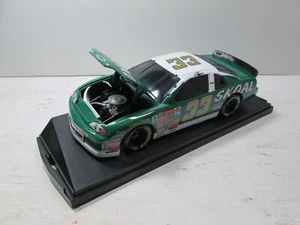 Ken Schrader #33 Skoal Bandit 1997 Monte Carlo Green Action 1:24 BANK 1 OF 4500 - Picture 1 of 4