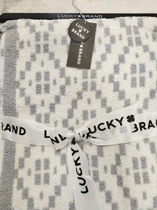 Lucky Brand NWT Featherknit Jacquard Throw 50x70 Inches - Picture 1 of 6