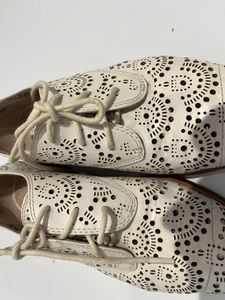 Louise Et Cie Oxford Damenschuhe US 5 EU 36 elfenbeinfarben Schnürschuhe gewellte Cut-Outs - Bild 1 von 12