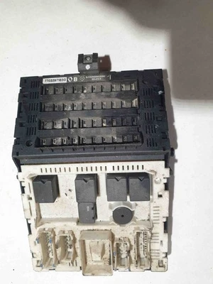 RENAULT MEGANE Scenic JA0/1 Bloc de Fusible 7703297183g 95353 22130783 - Immagine 1 di 4