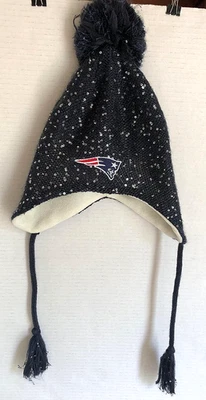 Mujer Brillo Lentejuelas New England Patriots Equipo NFL Apperal Pom Gorro con Corbata Foto 1 de 4