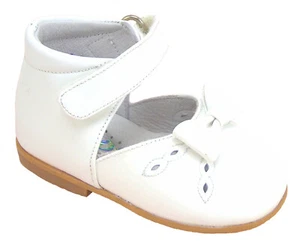 DE OSU - Spain -Baby Girls White Patent Leather Dress Shoes - European- Size 4-6 - Picture 1 of 5