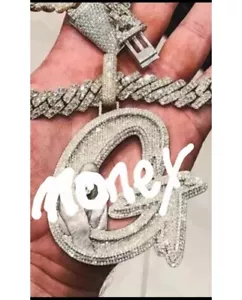Ciondolo Uomo 2,5 Pollici Totale Personalizzato Iniziale Argento Placcato Moissanite - Foto 1 di 1