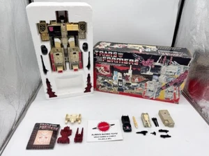 Figura Metroplex 1986 completa con caja e inserto G1 Transformers - Imagen 1 de 5