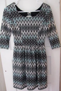 Women's size 3 Knit Dress Geometric Keyhole back opening by City Triangles Cute! - Picture 1 of 7