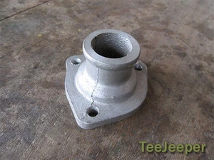 new Thermostat Housing Jeep Willys M38A1 CJ3B CJ5 CJ6 F-4-134 Engine - Afbeelding 1 van 3