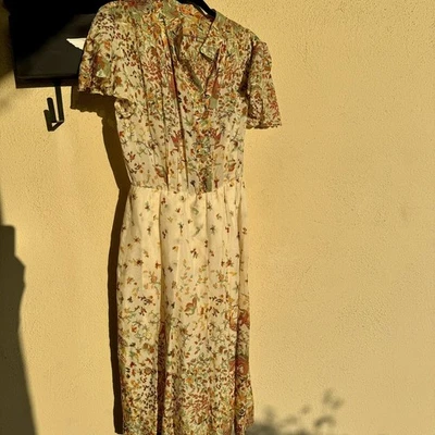 Vestido Vintage Años 60 Amarillo Floral Pavo Real Cottage Hecho a Mano Talla Mediana Foto 1 de 4